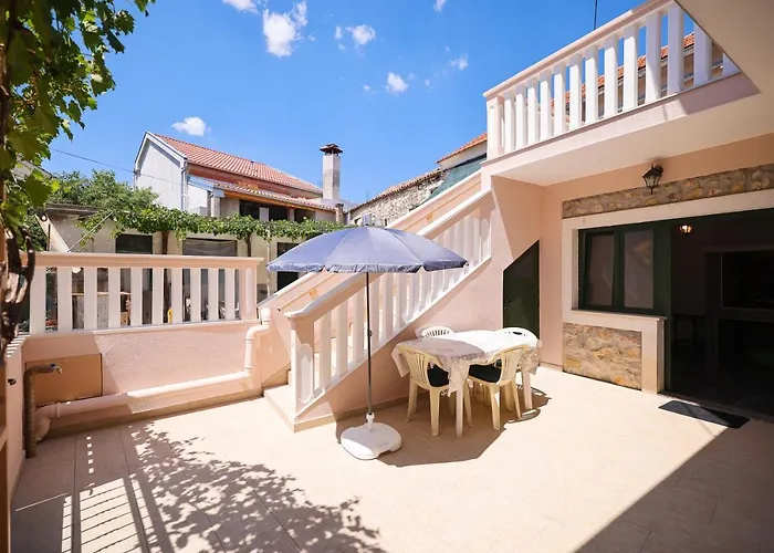 Two Bedroom Near The Sea Sukošan
