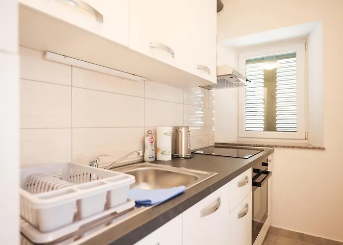 Two Bedroom Near The Sea *