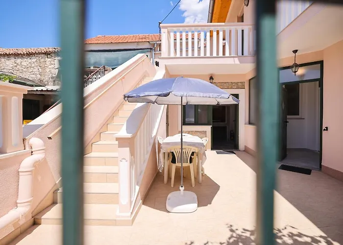 Daire Two Bedroom Near The Sea *