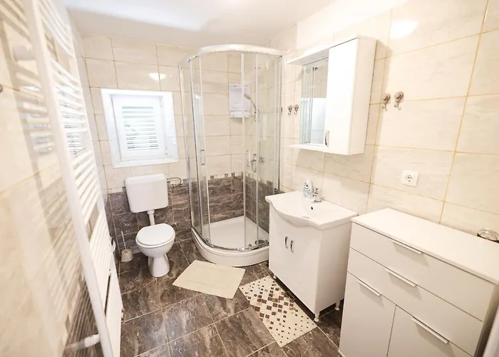 Daire Two Bedroom Near The Sea Sukošan