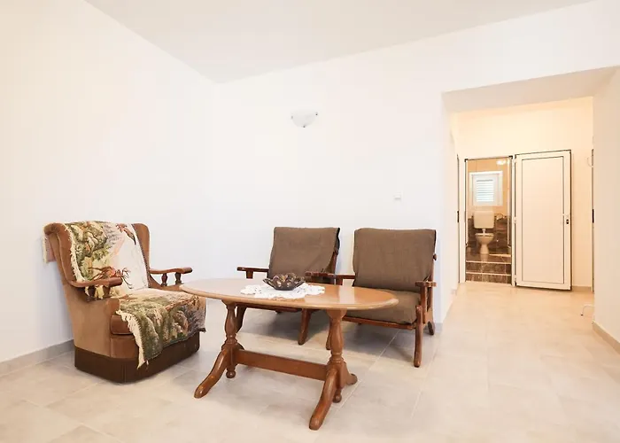 Daire Two Bedroom Near The Sea *