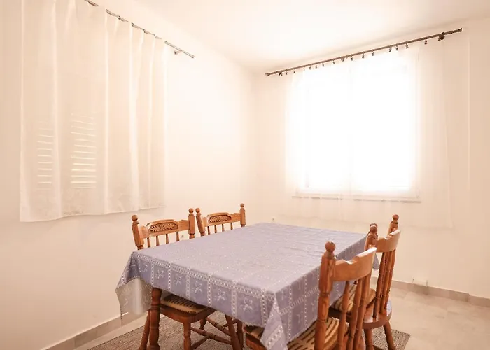 Daire Two Bedroom Near The Sea Sukošan