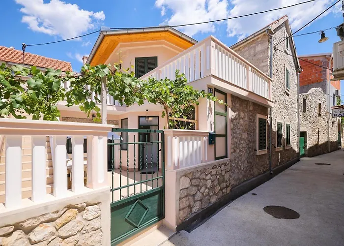 Daire Two Bedroom Near The Sea *