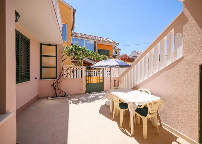 Two Bedroom Near The Sea * Sukošan