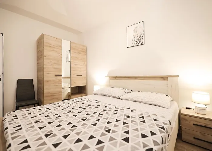 Two Bedroom Near The Sea *