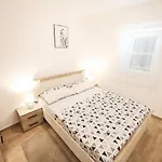 Appartement Two Bedroom Near The Sea *