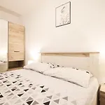 Appartement Two Bedroom Near The Sea