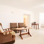 Appartement Two Bedroom Near The Sea