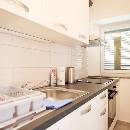 Two Bedroom Near The Sea *