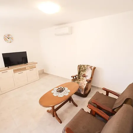 Two Bedroom Near The Sea