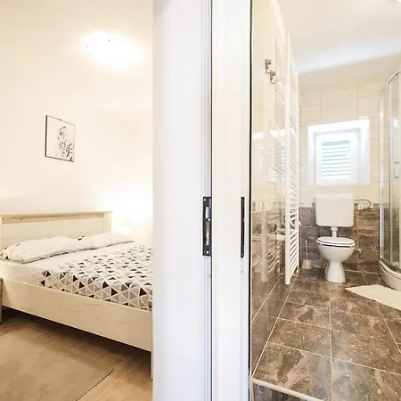 Apartmán Two Bedroom Near The Sea