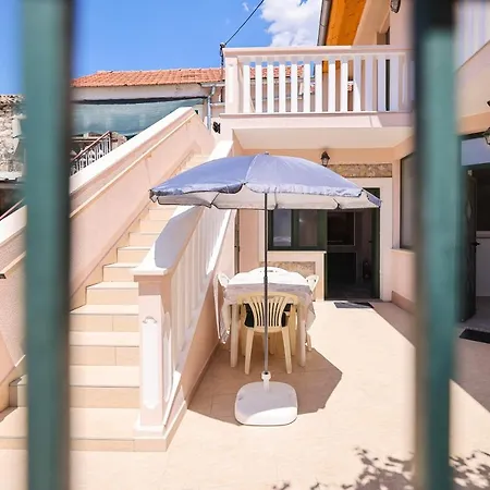 Apartment Two Bedroom Near The Sea *