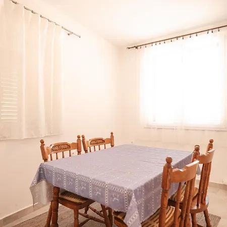 Apartment Two Bedroom Near The Sea Sukosan