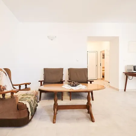 Two Bedroom Near The Sea Appartement Sukošan