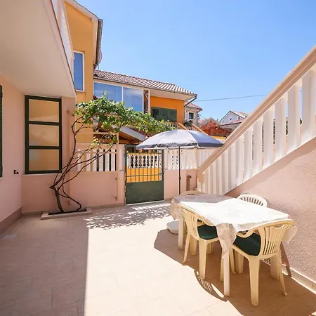 Two Bedroom Near The Sea * Sukošan