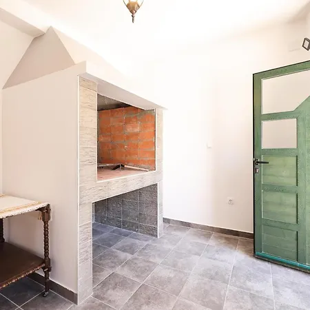Two Bedroom Near The Sea * Sukošan