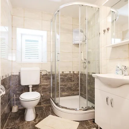 Apartmán Two Bedroom Near The Sea *
