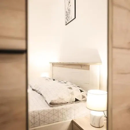 Apartment Two Bedroom Near The Sea