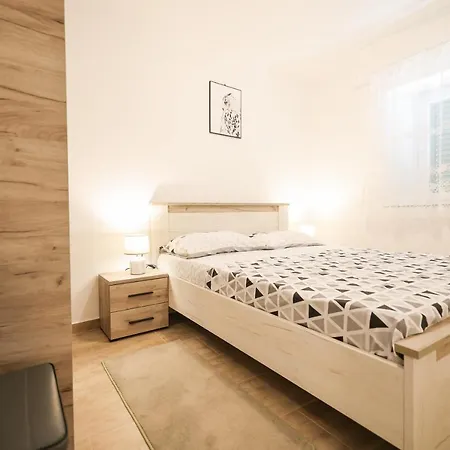 Two Bedroom Near The Sea Apartment Sukosan