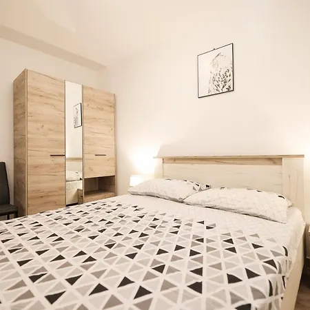Two Bedroom Near The Sea *