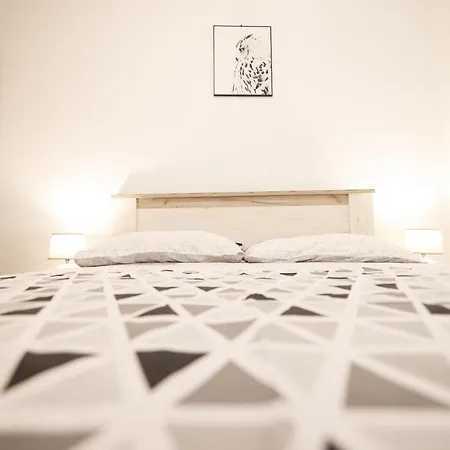 Apartment Two Bedroom Near The Sea