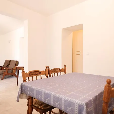 Two Bedroom Near The Sea Sukošan