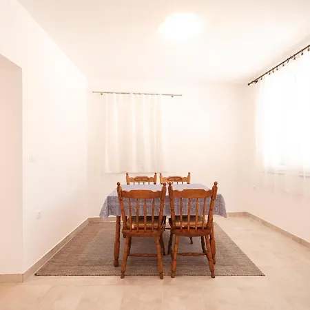 Apartmán Two Bedroom Near The Sea