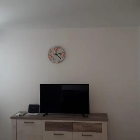 Two Bedroom Near The Sea Appartement Sukošan