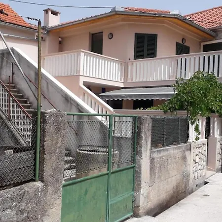 Apartment Two Bedroom Near The Sea *