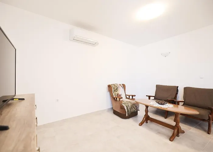 Two Bedroom Near The Sea *