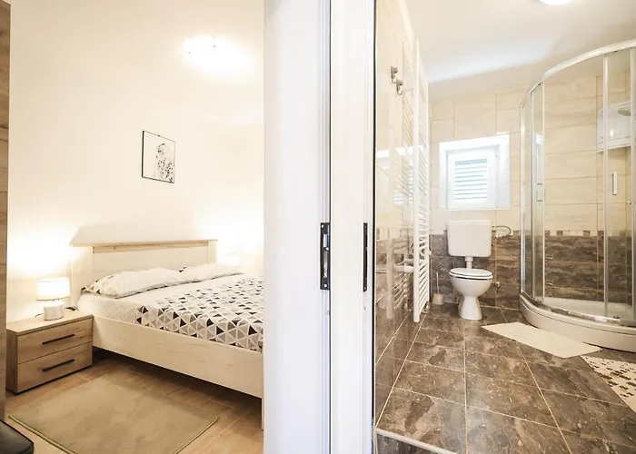 Appartement Two Bedroom Near The Sea