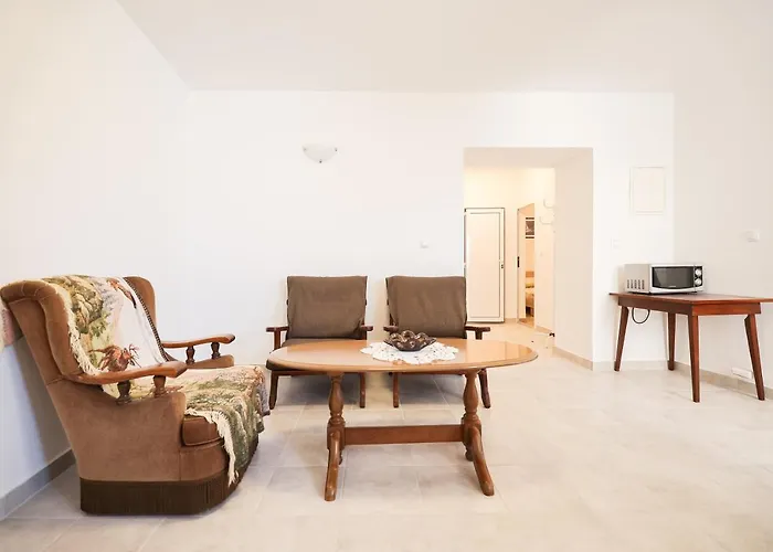 Two Bedroom Near The Sea Appartement Sukošan