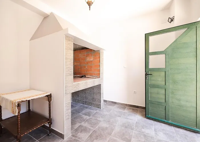 Two Bedroom Near The Sea * Sukošan