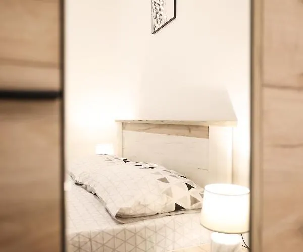 Appartement Two Bedroom Near The Sea