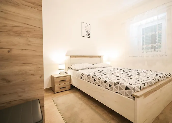 Two Bedroom Near The Sea Appartement Sukošan