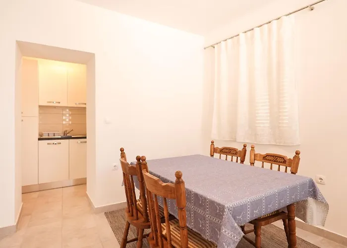 Two Bedroom Near The Sea Appartement Sukošan