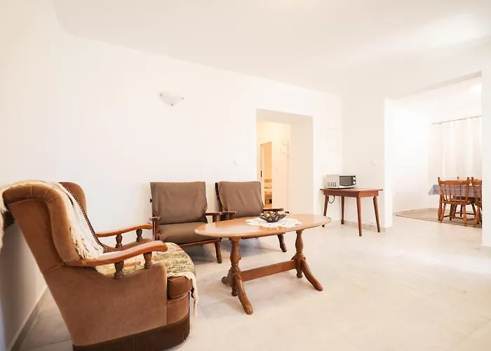 Appartement Two Bedroom Near The Sea