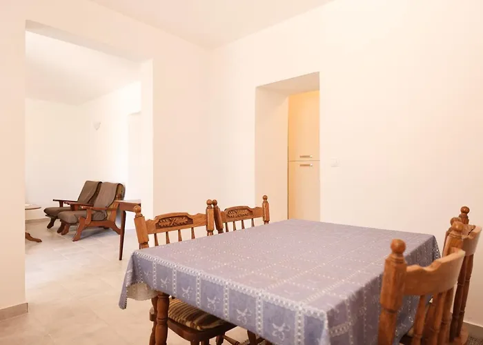 Two Bedroom Near The Sea Sukošan